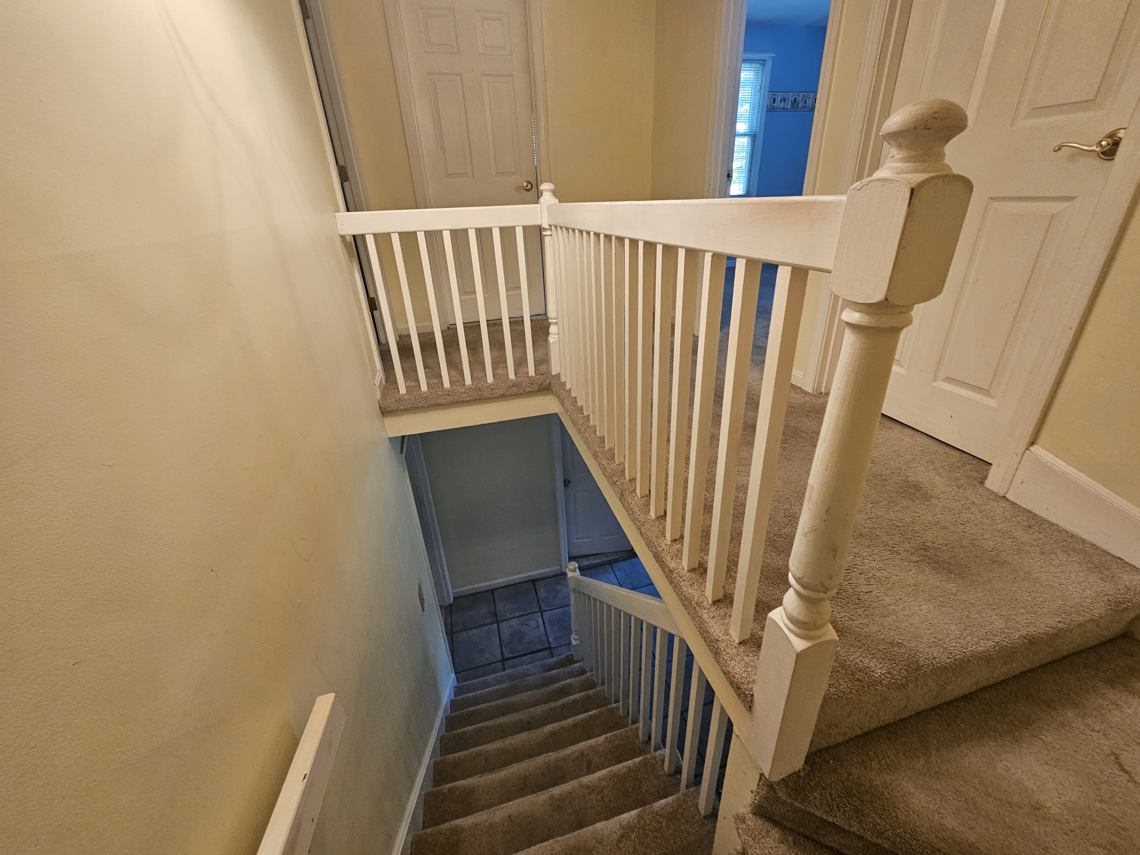Stair railing before replacement